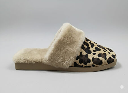 LEOPAR DESENLİ İÇİ TÜYLÜ SICACIK PVC TABAN KADIN  EV TERLİĞİ