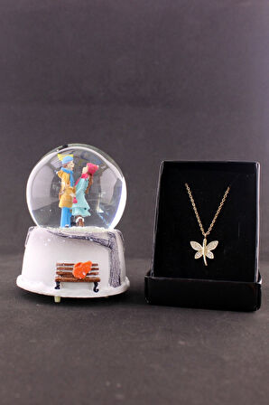 Sokak Lambası Altında Aşıklar Kar Küresi Işıklı 9 cm ve Zirkon Taş Kolye Set