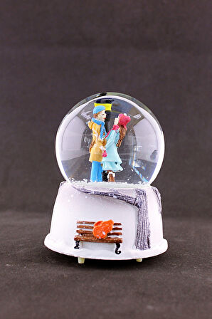 Sokak Lambası Altında Aşıklar Kar Küresi Işıklı 9 cm ve Zirkon Taş Kolye Set