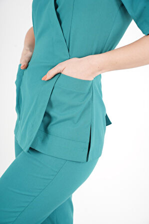 Ameliyat Yeşili Elegant Model Cerrahi Üniforma Belden Bağlamalı Scrubs Takım