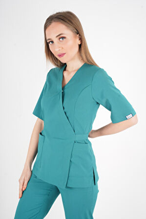 Ameliyat Yeşili Elegant Model Cerrahi Üniforma Belden Bağlamalı Scrubs Takım