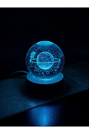 Ledli USB'li Ahşap Standlı Satürn Kız Temalı Kristal Küre Renkli RGB Led 3D Oda Masa ve Gece Lambası