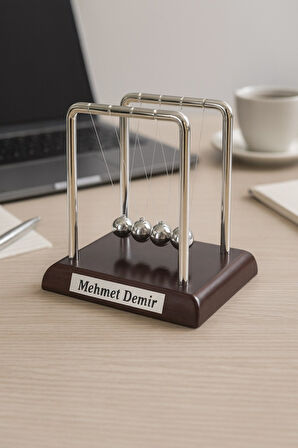 İsim Yazılı Kişiye Özel Newton Sarkaçı Metal Denge Topu Masaüstü Ofis Şık Dekoratif Hediye Küçük Boy