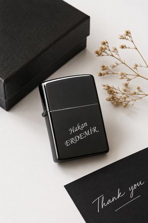 Kişiye Özel İsim Yazılı Siyah Metal Benzinli Çakmak | Erkeklere Özel Premium Hediye |  Dolu Gönderim