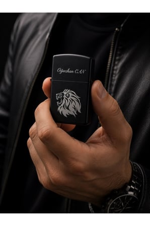 İsime Kişiye Özel Asaletin Gücün Simgesi Aslan Temalı Benzinli Çakmak Premium Hediye Dolu Gönderim