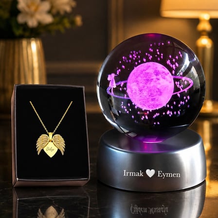Kişiye Özel Kanatlı Kalp Kolye ve Işıklı 3D Gezegen Küre Hediye Seti