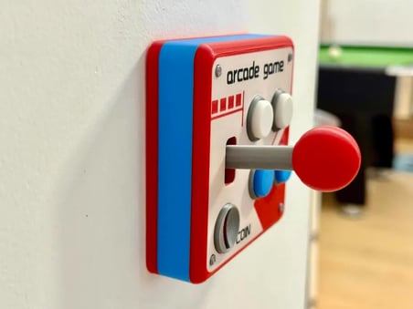 Arcade Atari Oyun Kumandası Görünümlü Duvar Prizi - Anahtar Çerçevesi - Mini Joystick Dekoratif Anahtar Çerçevesi Süsü - Çocuk Odası, Gamer Odası Anahtar Süsü - Priz Çerçeve - Işık Anahtar Kapağı