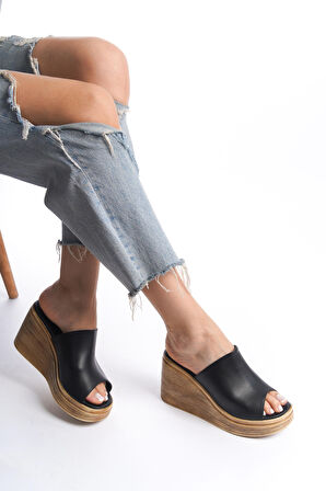 Perla Kalın Bantlı Dolgu Topuk Terlik