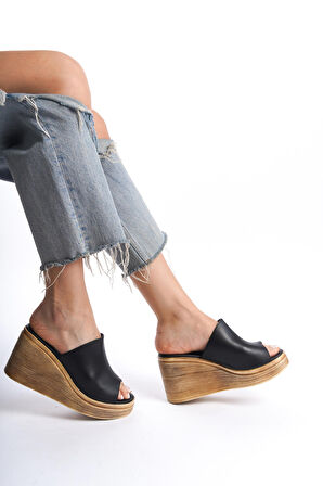 Perla Kalın Bantlı Dolgu Topuk Terlik