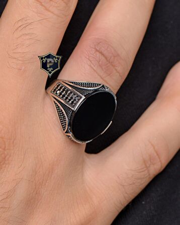 Oniks Taşlı Zirkon Taş Süslemeli 925 Ayar Gümüş Erkek Yüzüğü 