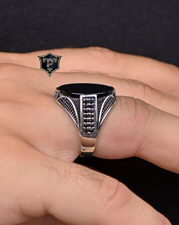 Oniks Taşlı Zirkon Taş Süslemeli 925 Ayar Gümüş Erkek Yüzüğü 