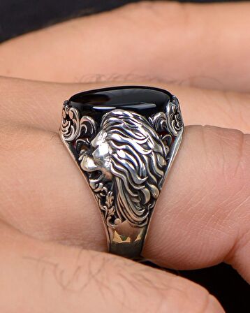 Aslan Figürlü Oniks Taşlı 925 Ayar Gümüş Erkek Yüzüğü