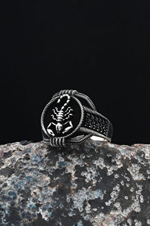 Akrep Figürlü Mikro Taşlı Süslemeli 925 Ayar Gümüş Erkek Yüzüğü 901228