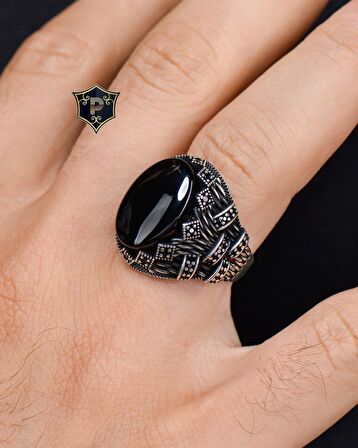 925 Ayar Gümüş Erkek Yüzüğü Oniks Taşlı Zirkon Taş Süslemeli