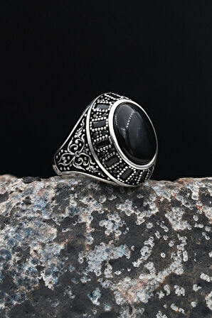 925 Ayar Gümüş Erkek Yüzüğü Oniks Taşlı Baget Taş Süslemeli 901619
