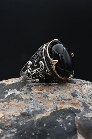 Kılıc Figürlü Oniks Taşlı Gümüş Erkek Yüzüğü 925 Ayar Zirkon Taş Süslemeli 901893