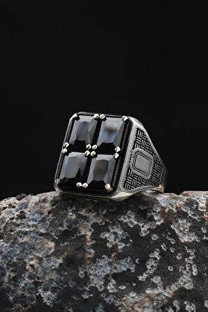 925 Ayar Gümüş Erkek Yüzük Kare Siyah Zirkon Taşlı 901926