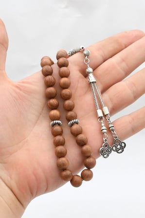 Doğal Oud Ağacı Taşlı 33'lük Tesbih Metal Püsküllü 10mm Küre Kesim 902255