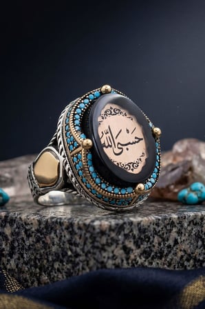 Hasbiyallah Yazılı (ALLAH BANA YETER) Sıkma Kehribar Taşlı 925 Ayar Gümüş Erkek Yüzük 902629