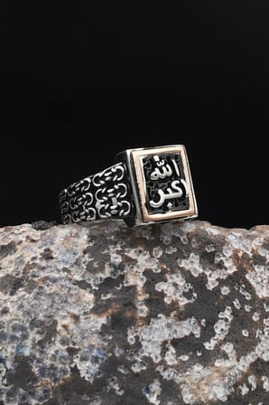 Allah-u Ekber - Allahu Ekber Yazlı 925 Ayar Gümüş Erkek Yüzüğü Sıkma Kehribar Taşlı Kral Zincir Desenli  902750