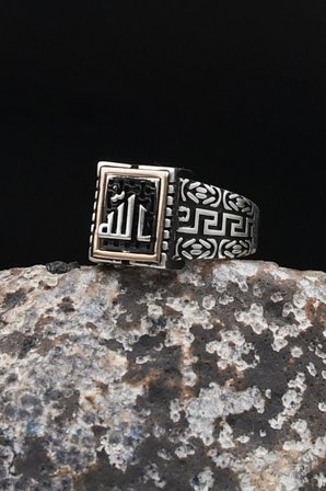 Allah Yazlı 925 Ayar Gümüş Erkek Yüzüğü Sıkma Kehribar Taşlı Kral Zincir Desenli 902752