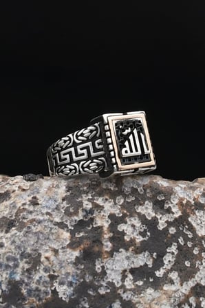 Allah Yazlı 925 Ayar Gümüş Erkek Yüzüğü Sıkma Kehribar Taşlı Kral Zincir Desenli 902752