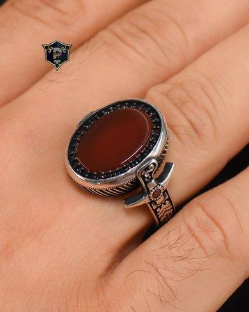 Erkek Yüzüğü 925 Ayar Gümüş Hz. Ali Zülfikar Kılıcı Akik Taşlı Zirkon Taş Süslemeli 902791