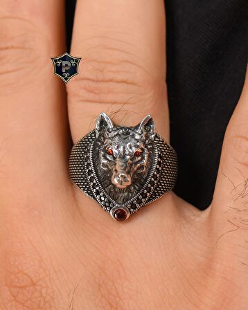 925 Ayar Gümüş Yüzük Kurt Kafası Figürlü Zirkon Taş Süslemeli