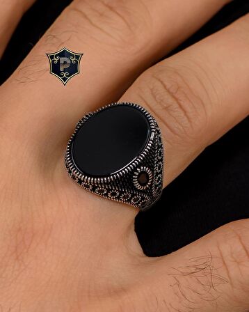 925 Ayar Gümüş Erkek Yüzüğü Oniks Taşlı Zirkon Taş Süslemeli 