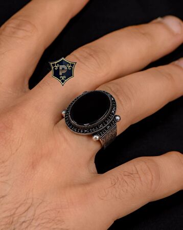 925 Ayar Gümüş Erkek Yüzüğü Oniks Taşlı Zirkon Taş Süslemeli