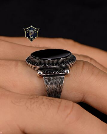 925 Ayar Gümüş Erkek Yüzüğü Oniks Taşlı Zirkon Taş Süslemeli