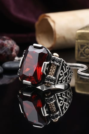 Kırmızı Zirkon Taşlı Baget Kesim 925 Ayar Gümüş Yüzük 903113