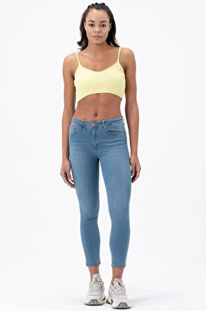 Kadın Normal Bel, Arka Yüksek Bel Full Likralı Slim Mom Jeans Dar Kesim Kot Pantolon