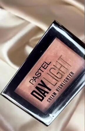 Pastel Daylight Cream Highlighter 13