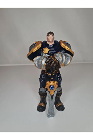 Garen (League of Legends) Figürü 15 cm.