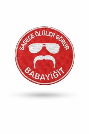 Giyim Parçası Tekstil Ürünü Single Sword SADECE ÖLÜLER GÖRÜR BABAYİĞİT Yazılı Cırtlı Nakış Arma