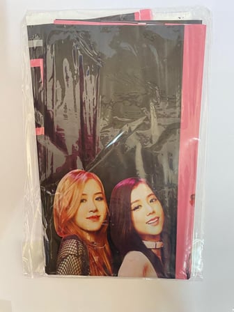 Delux Serisi Seçim Yaşam Sunum Black Pink Plastik Masa Örtüsü (120*180 cm)