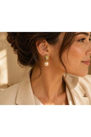 Poyase Altın Rengi Deniz Kabuğu Küpe İnci Detaylı Sallantılı Model