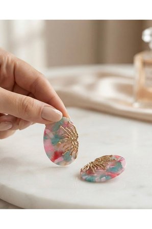 Renk Geçişli Mermer Desenli Gold Detaylı Oval Küpe Modern Tasarım Kadın Küpe Günlük ve Özel Gün Kombin Aksesuarı