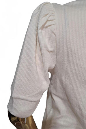 KİABİ ÇOK RAHAT BEL HİZASI BALON / KARPUZ KOL ESNEK DOKUMA KREMRENGİ SIFIR YAKA TİŞÖRT BLUZ