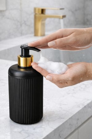 1 Adet Premium Siyah Gold Sıvı Sabunluk Seti – Banyo & Mutfak Uyumlu 400 ML