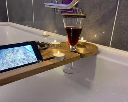 Masif Ahşap Oval Köşeli Küvet Tepsisi 71 cm – Küvet Üstü Banyo Keyfi Organizeri & Sehpası