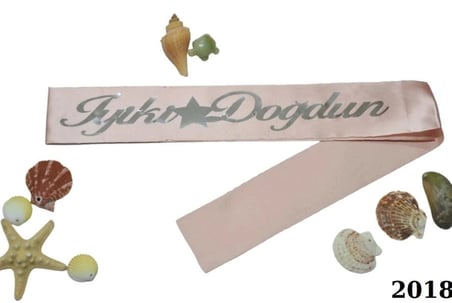 Özel Üretim İYİKİ DOĞDUN PEMBE GÜMÜŞ KUŞAK Hatıra Görsel Doğum Günü