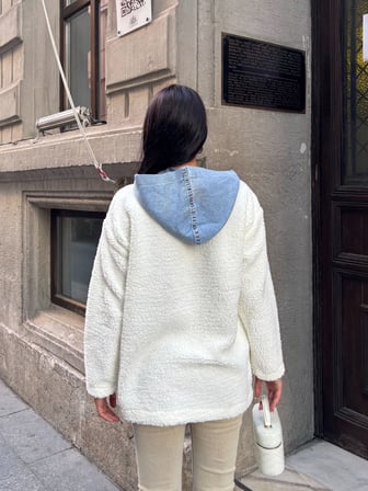 Kadın %100 Pamuk Kapüşonlu Çıtçıtlı Denim Detaylı Peluş Ceket – Oversize Günlük Mont