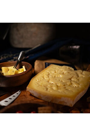 Peynere Kars Özel Gravyer Peyniri