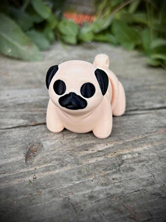 Pug Cinsi Oyuncak Köpek 🐶 🐾 “Burun Kıvıran Minik Dost” – 3D Hareketli organik Pug Figürüyle Tanışın Orta Boy