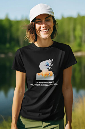 Aurasıyla Nam Salmış Birisiyim Baskılı Eğlenceli Hediyelik Kadın T-Shirt