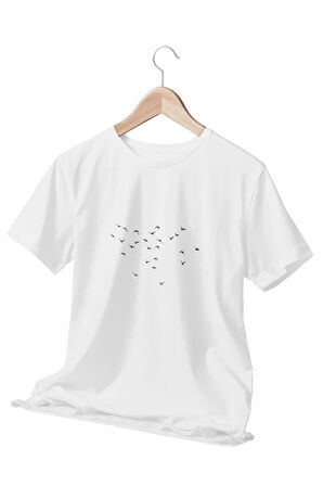 Uzakta Uçan Kuşlar Baskılı Beyaz Unisex T-Shirt