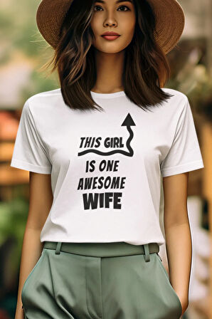 This Girl Is One Awesome Wife Baskılı Eş Karı Kız Arkadaş Hediye %100 Pamuk Beyaz Tişört