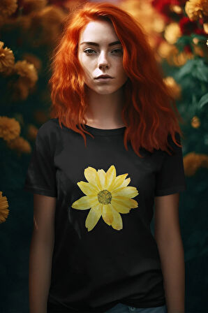 Sarı Çiçek Baskılı Siyah Kadın T-shirt
